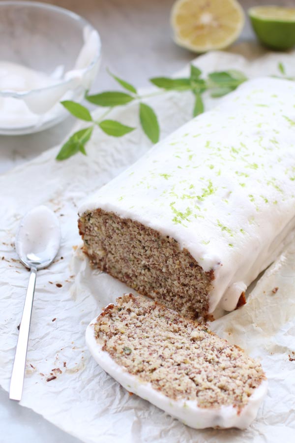 pane-dolce-alle-zucchine-senza-glutine-con-glassa-al-limone-adatta-ai-diabetici