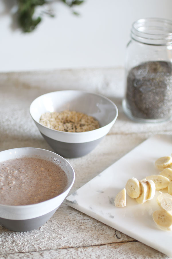 Crema di Fiocchi di Avena con Semi di Chia e Latte di Semi di Lino