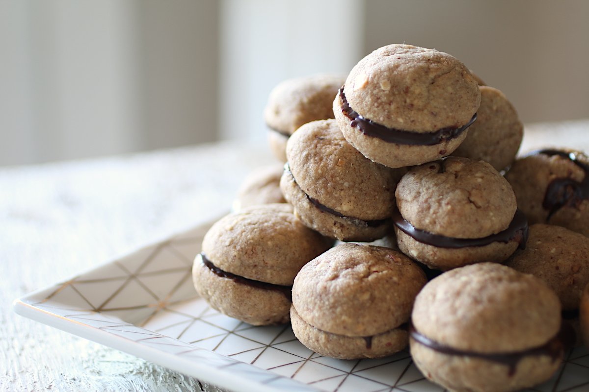 baci di dama uno sopra l'altro